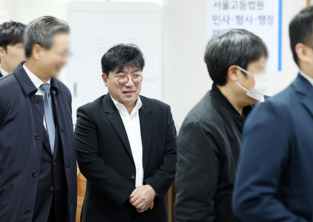  소시에테제네랄(SG) 증권발 주가폭락 사태 핵심 인물로 지목된 라덕연 전 호안투자컨설팅업체 대표가 서울 서초구 서울고등법원에서 열린 'SG(소시에테제네랄) 증권발 주가 폭락 사태' 항소심 선고기일에 출석하고 있다./사진=뉴시스