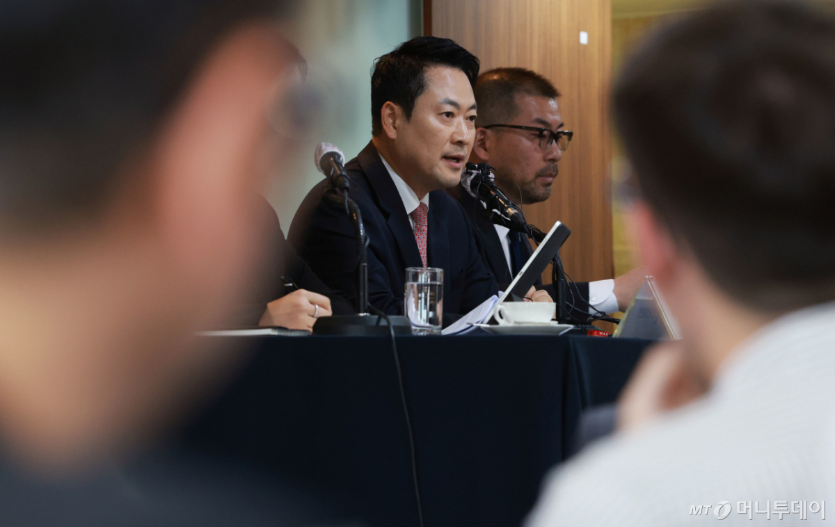 (서울=뉴스1) 국회사진기자단 = 장동혁 국민의힘 대표가 8일 오후 서울 중구 프레스센터에서 열린 서울외신기자클럽 초청 간담회에서 모두발언을 하고 있다. 2026.5.8/뉴스1  Copyright © 뉴스1. All rights reserved. 무단 전재 및 재배포,  AI학습 이용 금지. /사진=(서울=뉴스1) 국회사진기자단