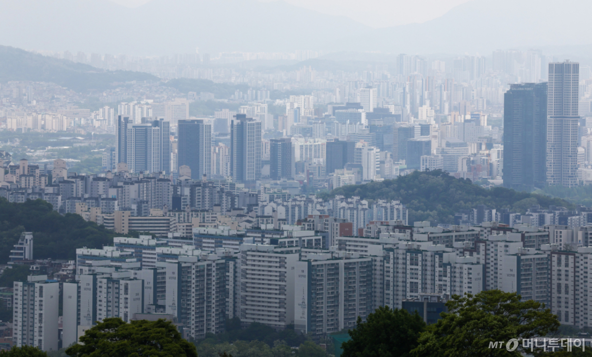 서울 남산에서 바라본 서울 시내 아파트 단지의 모습. /사진=뉴스1.