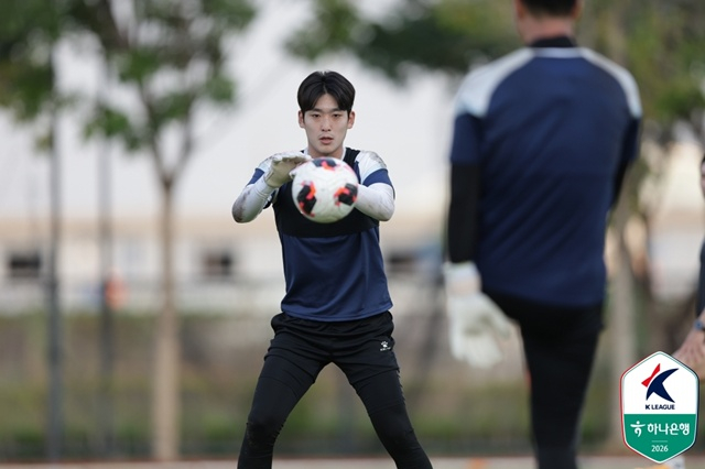 훈련에 집중하는 김민승. /사진=한국프로축구연맹 제공