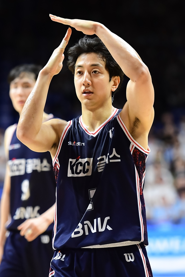 10일 오후 4시 30분 부산 사직실내체육관에서 열린 LG전자 2025~2026 프로농구 챔피언결정전(7전 4선승제) 4차전 경기 중 허훈.