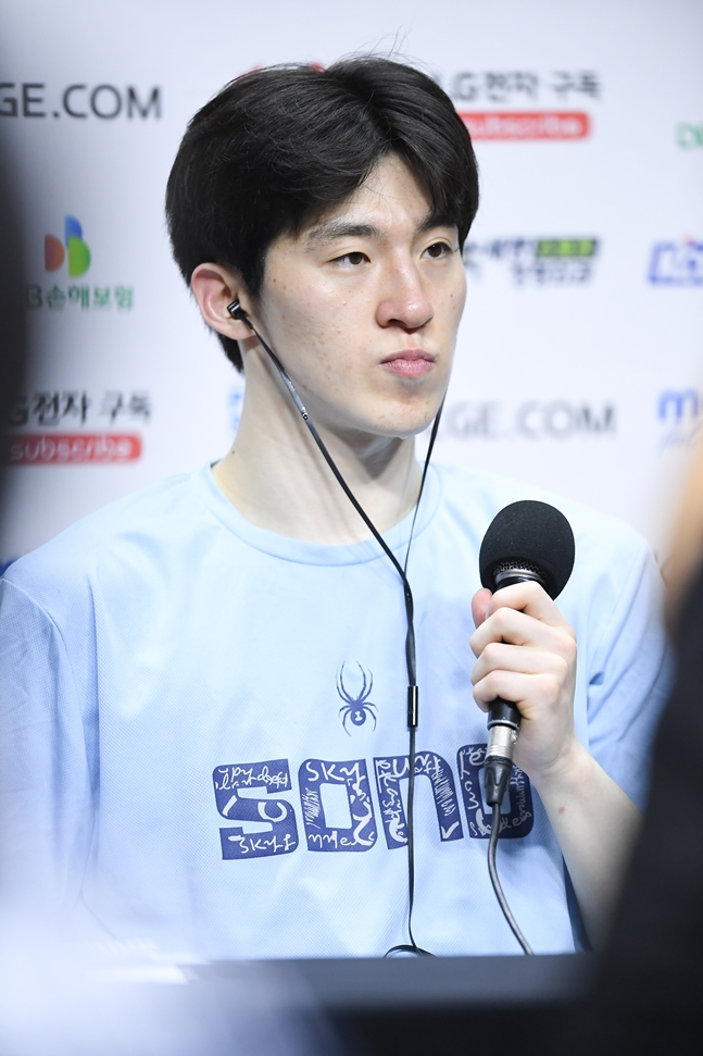 이정현이 10일 오후 4시 30분 부산 사직실내체육관에서 열린 LG전자 2025~2026 프로농구 챔피언결정전(7전 4선승제) 4차전 경기 종료 후 인터뷰하고 있다. /사진=KBL 제공