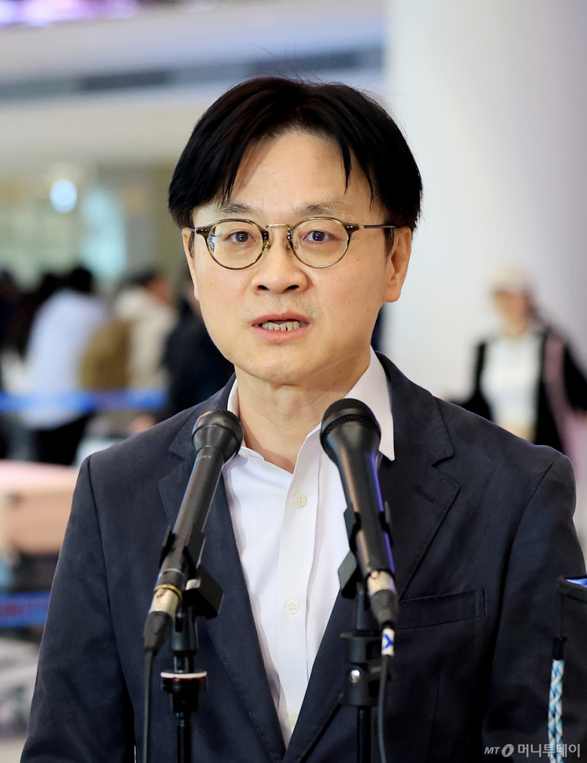 김정관 산업통상부 장관이 대미 전략적 투자 프로젝트를 비롯한 양국 산업·통상 분야 협력 강화방안 협상을 마치고 10일 인천국제공항 2터미널로 귀국해 취재진 질문에 답하고 있다. 2026.5.10/뉴스1 Copyright © 뉴스1. All rights reserved. 무단 전재 및 재배포, AI학습 이용 금지. /사진=뉴스1