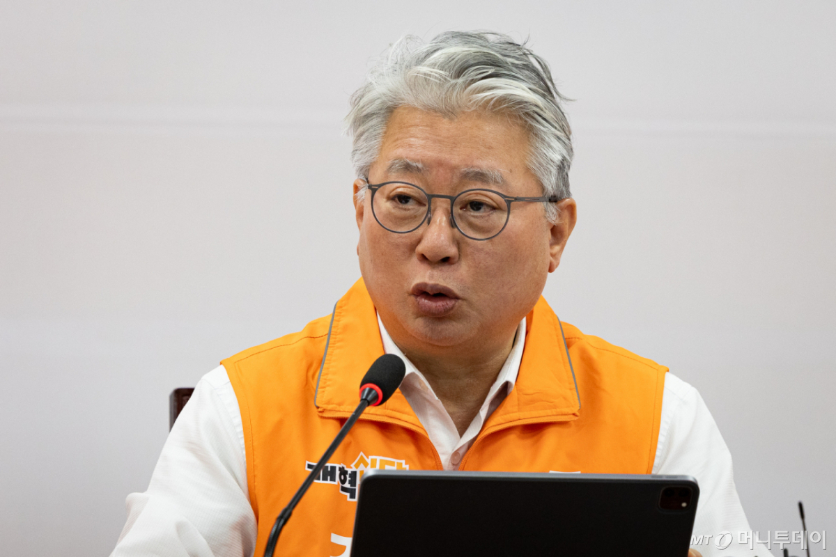 (서울=뉴스1) 유승관 기자 = 조응천 개혁신당 경기도지사 후보(공동선거대책위원장)가 11일 서울 여의도 국회에서 열린 제1차 선거대책위원회의에서 모두 발언을 하고 있다. 2026.5.11/뉴스1  Copyright © 뉴스1. All rights reserved. 무단 전재 및 재배포,  AI학습 이용 금지. /사진=(서울=뉴스1) 유승관 기자