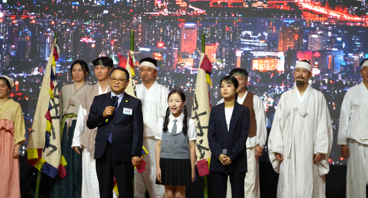 11일 서울 용산구 국립중앙박물관에서 열린 제132주년 동학농민혁명 기념식에서 기념 연극이 펼쳐지고 있다. /사진제공 = 문화체육관광부