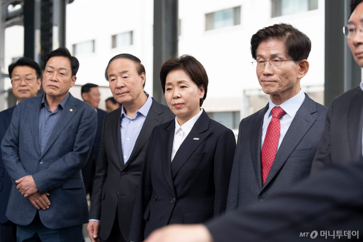 왼쪽 두번째부터 전영현 삼성전자 부회장, 양향자 국민의힘 경기지사 후보, 김문수 국민의힘 경기도당 상임선대위원장 /사진=양 후보 캠프