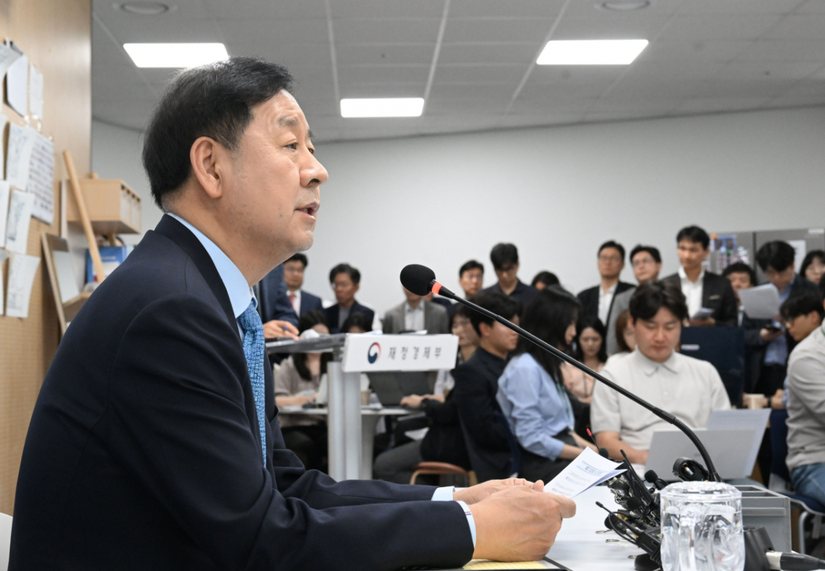 구윤철 부총리 겸 재정경부 장관이 5월 11일 오후 정부세종청사 중앙동 재경부 기자실에서 열린 출입기자 간담회에서 발언하고 있다 /사진제공=재정경제부