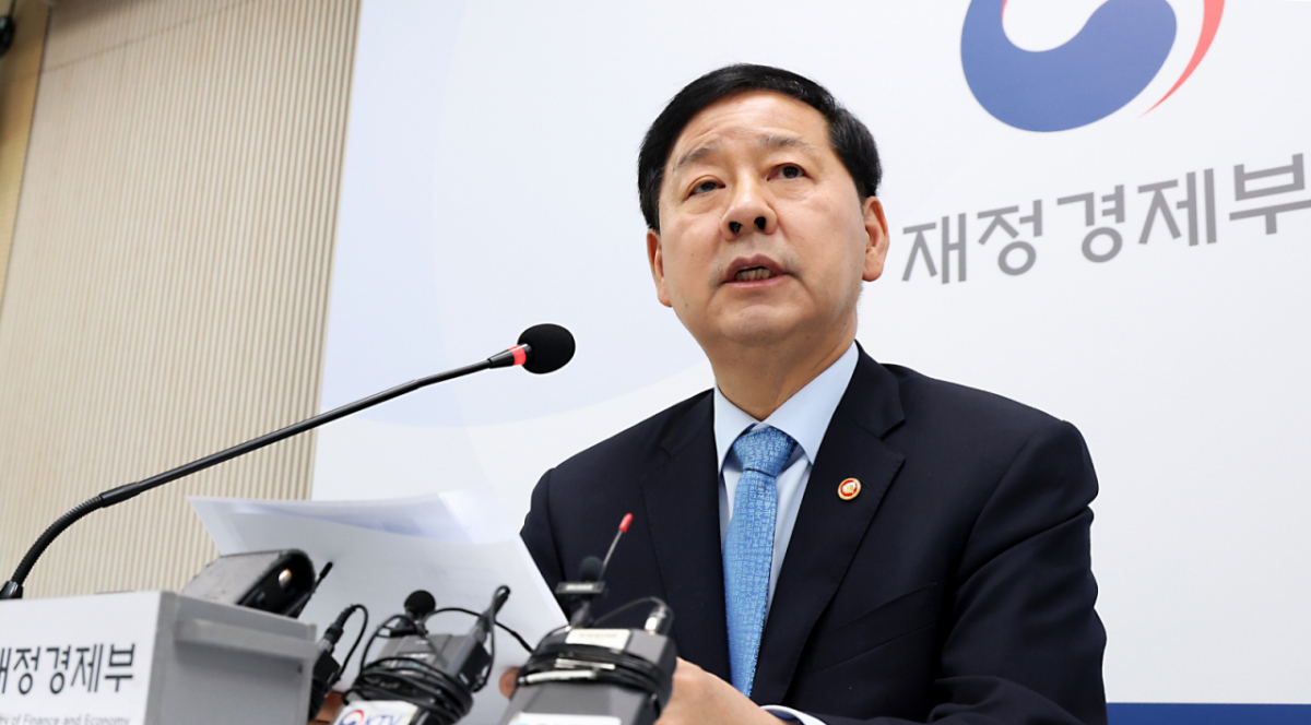 (세종=뉴스1) 김기남 기자 = 구윤철 부총리 겸 재정경제부 장관이 11일 세종시 정부세종청사에서 출입기자단과 간담회를 열고 중동전쟁으로 인한 경제 상황 등 현안에 대해 설명하고 있다. 2026.5.11/뉴스1  Copyright © 뉴스1. All rights reserved. 무단 전재 및 재배포,  AI학습 이용 금지. /사진=(세종=뉴스1) 김기남 기자