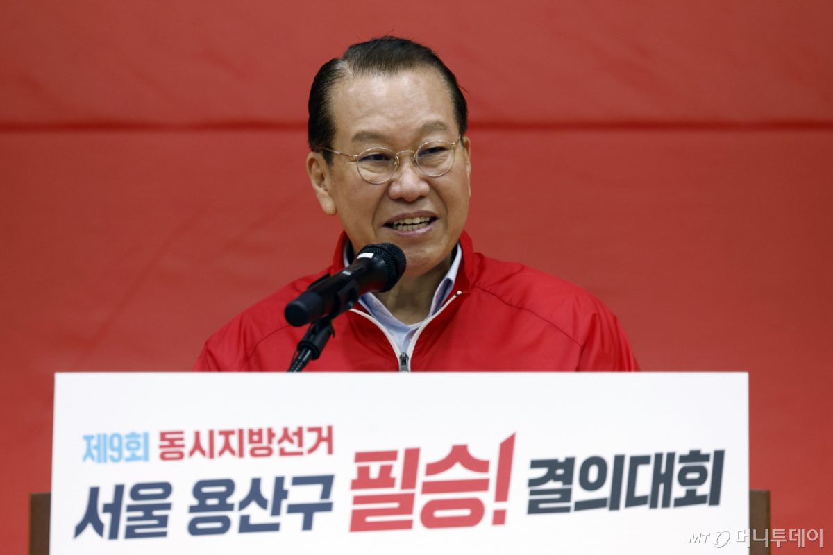 (서울=뉴스1) 박정호 기자 = 권영세 국민의힘 의원이 28일 서울 용산구 청파동 새마을금고 대강당에서 열린 제9회 전국동시지방선거 용산구 필승결의대회에서 인사말을 하고 있다. 2026.4.28/뉴스1 Copyright © 뉴스1. All rights reserved. 무단 전재 및 재배포, AI학습 이용 금지. /사진=(서울=뉴스1) 박정호 기자