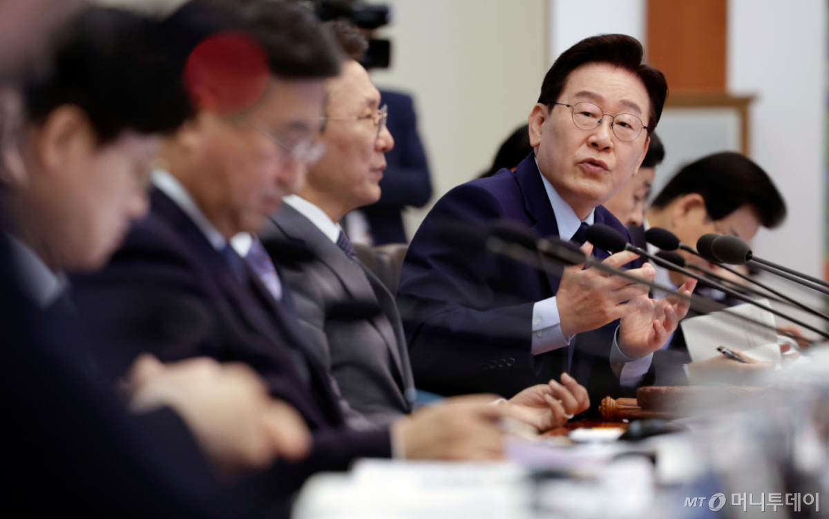 (서울=뉴스1) 허경 기자 = 이재명 대통령이 12일 청와대에서 열린 비상경제점검회의 겸 국무회의에서 발언하고 있다. (청와대통신사진기자단) 2026.5.12/뉴스1  Copyright © 뉴스1. All rights reserved. 무단 전재 및 재배포,  AI학습 이용 금지. /사진=(서울=뉴스1) 허경 기자
