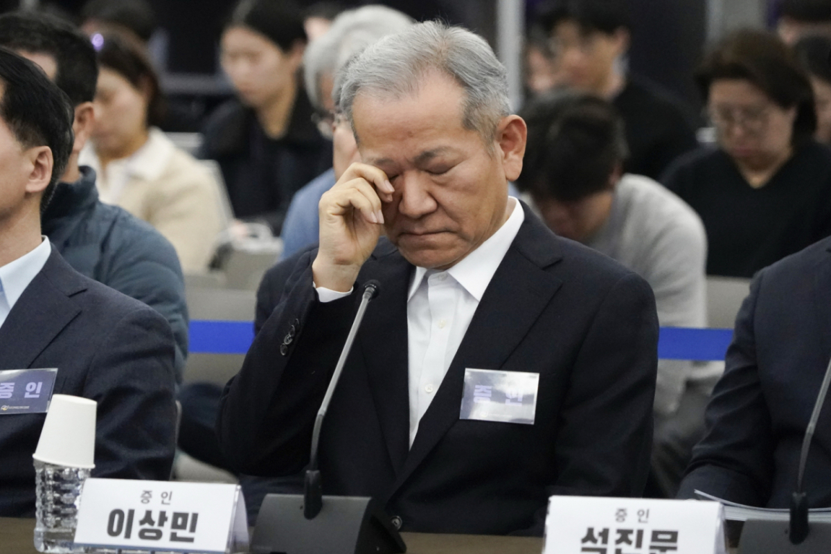 이상민 전 행정안전부 장관이 지난 3월12일 서울 중구 은행회관에서 열린 10·29 이태원참사 진상규명 청문회에서 눈을 비비고 있다. /사진=뉴시스