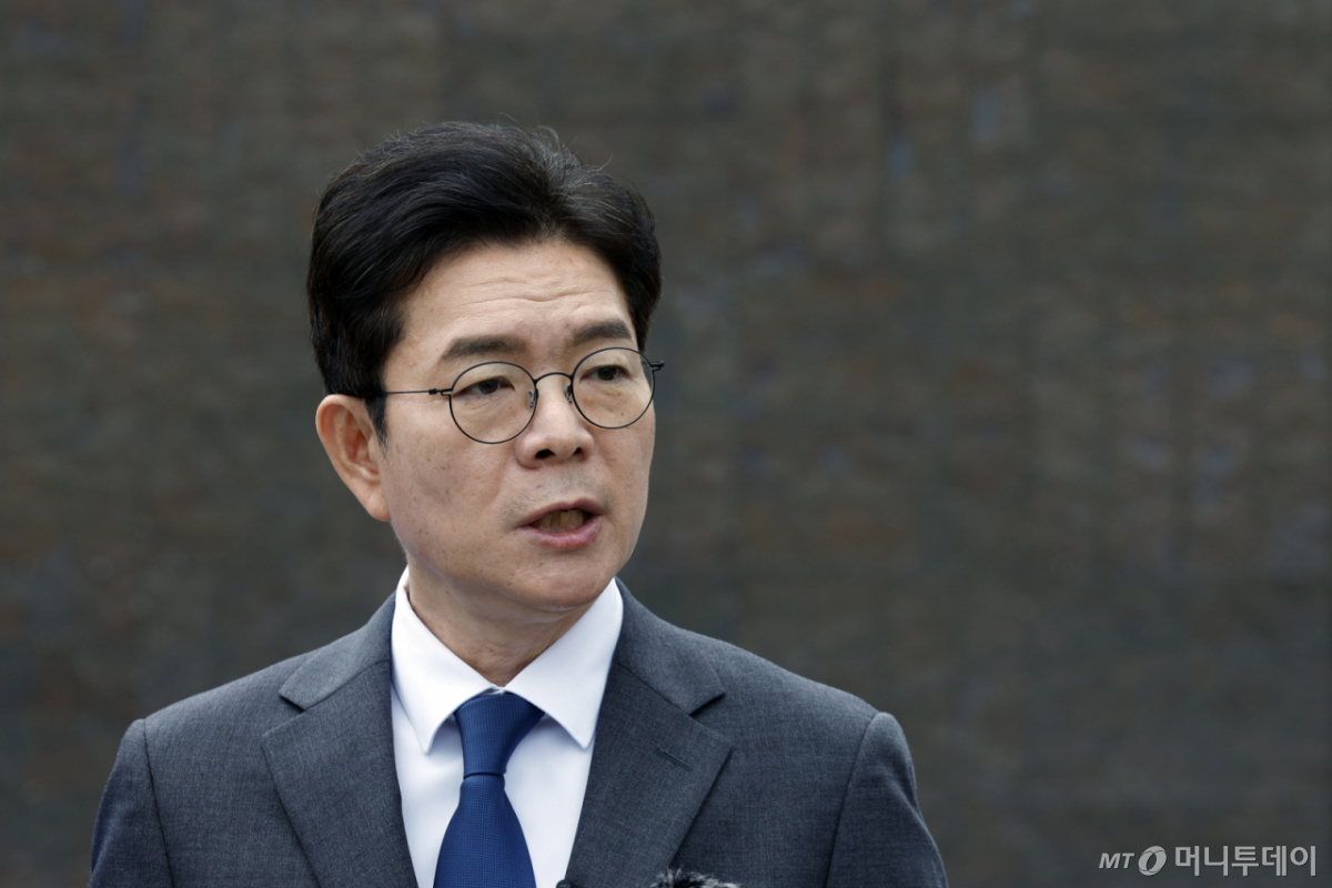(서울=뉴스1) 박정호 기자 = 정원오 더불어민주당 서울시장 후보가 12일 오전 서울 동대문구 청량리역 광장에서 "서울 공간 대전환" G2 공약 발표 후 취재진의 질문에 답하고 있다. 2026.5.12/뉴스1 Copyright © 뉴스1. All rights reserved. 무단 전재 및 재배포, AI학습 이용 금지. /사진=(서울=뉴스1) 박정호 기자