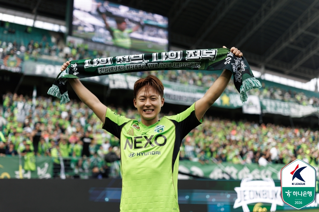이승우가 지난달 4일 울산 HD전 승리 후 기념 사진을 촬영하고 있다. /사진=한국프로축구연맹 제공