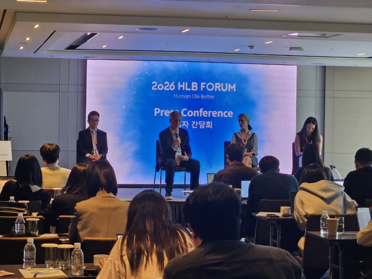 12일 오전 서울 송파구 소피텔 앰배서더 서울에서 개최된 '2026 HLB 포럼' 기자간담회에서 (왼쪽부터)이지환 HLB그룹 상무, 도널드 시걸 교수, 로라 존슨 베리스모 CSO, 진인혜 베리스로 전략기획총괄이 참석했다. /사진제공=HLB