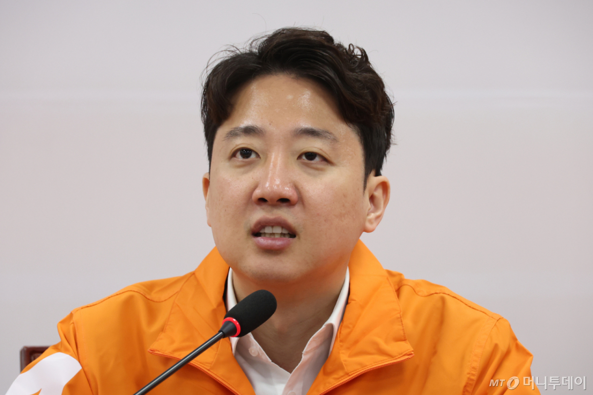 [서울=뉴시스] 고승민 기자 = 이준석 개혁신당 대표가 11일 서울 여의도 국회에서 열린 6.3 지방선거 중앙선거대책위원회에서 발언하고 있다. 2026.05.11. kkssmm99@newsis.com /사진=고승민