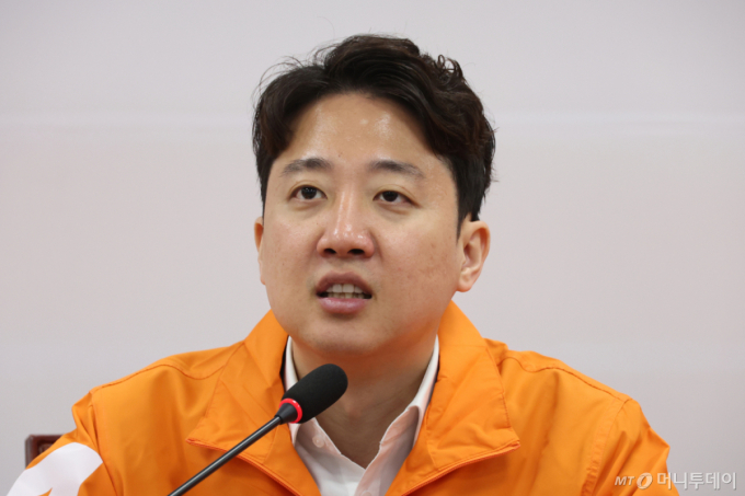 [서울=뉴시스] 고승민 기자 = 이준석 개혁신당 대표가 11일 서울 여의도 국회에서 열린 6.3 지방선거 중앙선거대책위원회에서 발언하고 있다. 2026.05.11. kkssmm99@newsis.com /사진=고승민