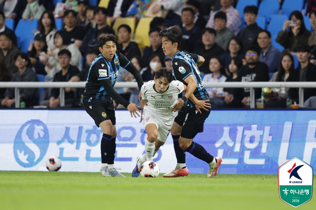 인천-포항 경기 장면. /사진=한국프로축구연맹 제공