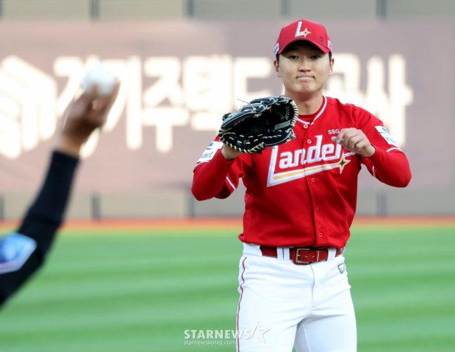 12일 수원 KT전에 등판한 김건우. /사진=강영조 선임기자