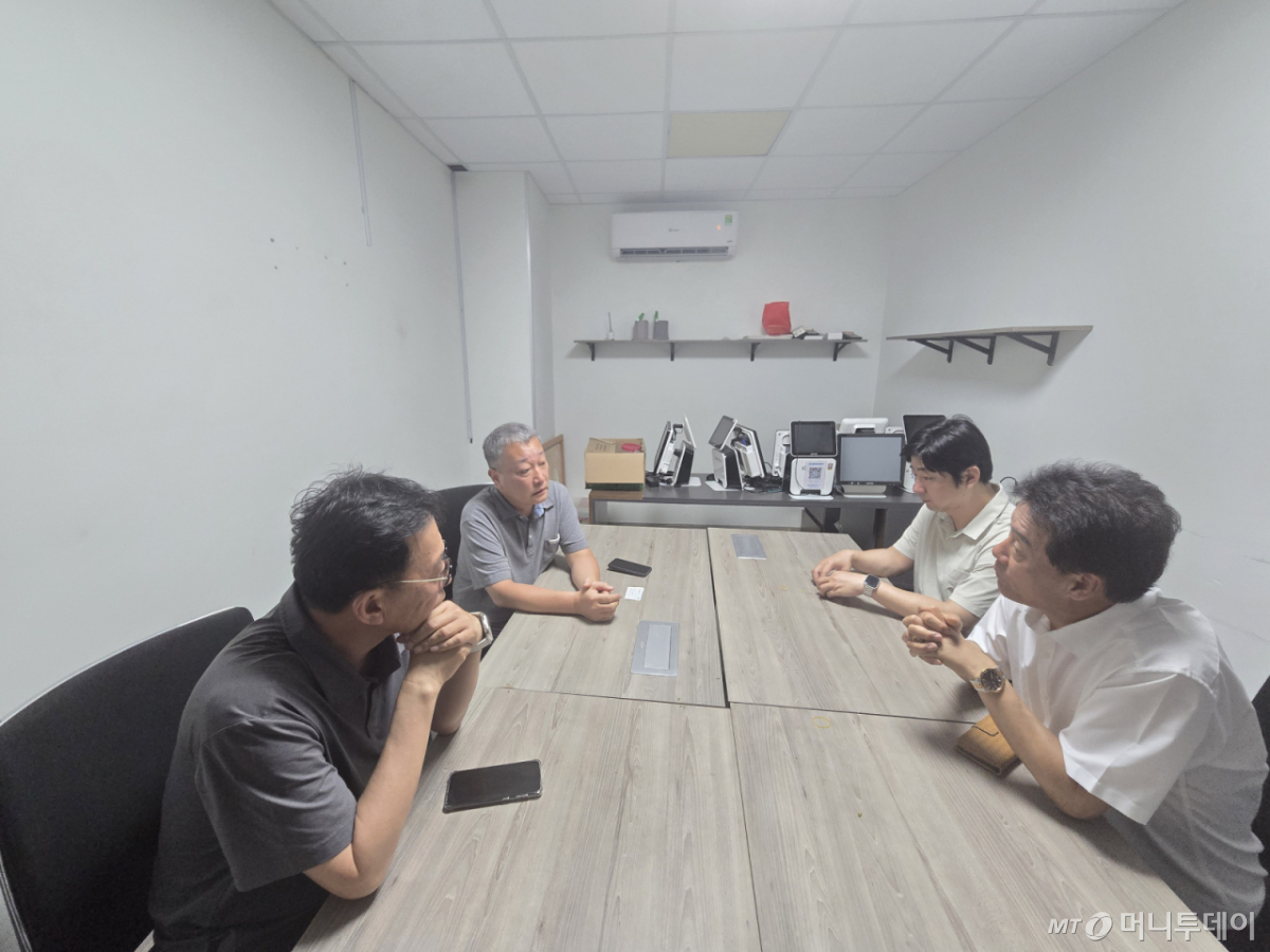 (사)한국오리협회와 청년마켓 관계자들이 K-오리의 베트남 시장 진출을 위한 미팅을 갖고 있다. /사진=한국오리협회