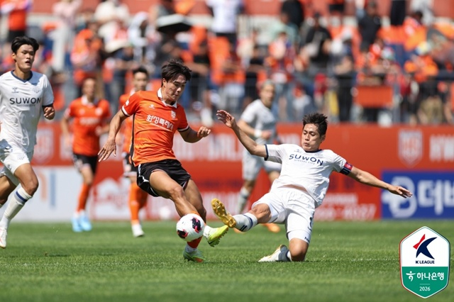 박재성(왼쪽). /사진=한국프로축구연맹 제공