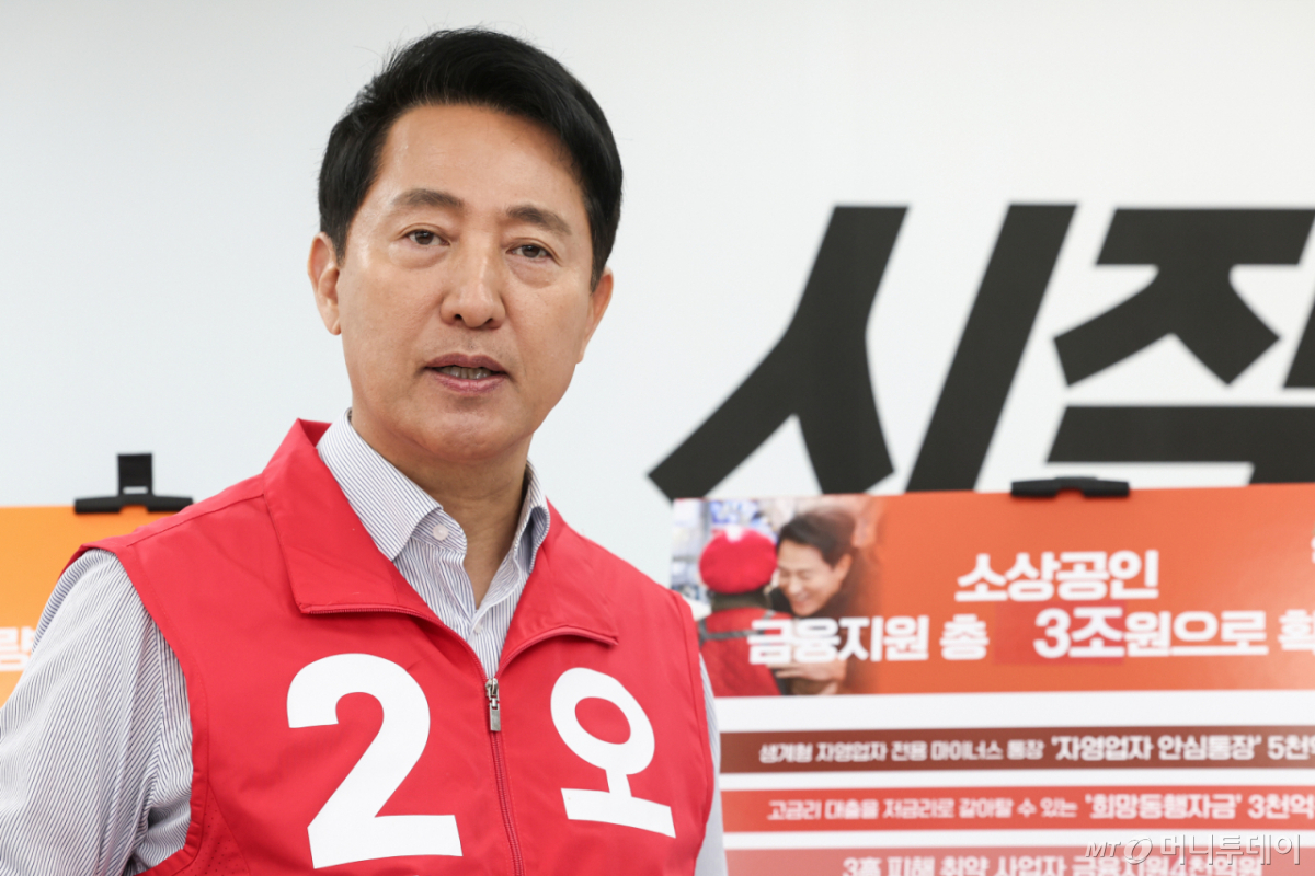 (서울=뉴스1) 임지훈 인턴기자 = 오세훈 국민의힘 서울시장 후보가 13일 오전 서울 종로구 선거사무소에서 ‘동네 상권이 살아야 서울의 경제가 탄탄해집니다’ 소상공인 공약을 발표하고 있다. 2026.5.13/뉴스1  Copyright © 뉴스1. All rights reserved. 무단 전재 및 재배포,  AI학습 이용 금지. /사진=(서울=뉴스1) 임지훈 인턴기자