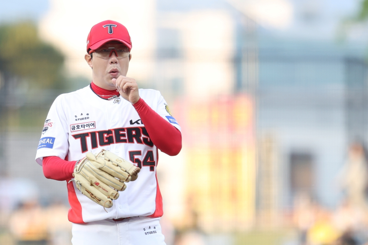 13일 광주-KIA 챔피언스필드에서 펼쳐진 두산 베어스와  KIA 타이거즈의 경기. KIA 선발 양현종이 숨을 고르고 있다. /사진=KIA 타이거즈 제공