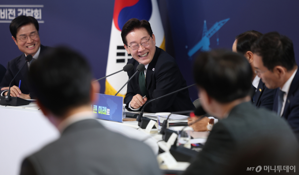 [울산=뉴시스] 고범준 기자 = 이재명 대통령이 13일 울산 동구 호텔현대 바이 라한 울산에서 열린 K-조선 미래비전 간담회에서 발언하고 있다. (청와대통신사진기자단) 2026.05.13. bjko@newsis.com /사진=