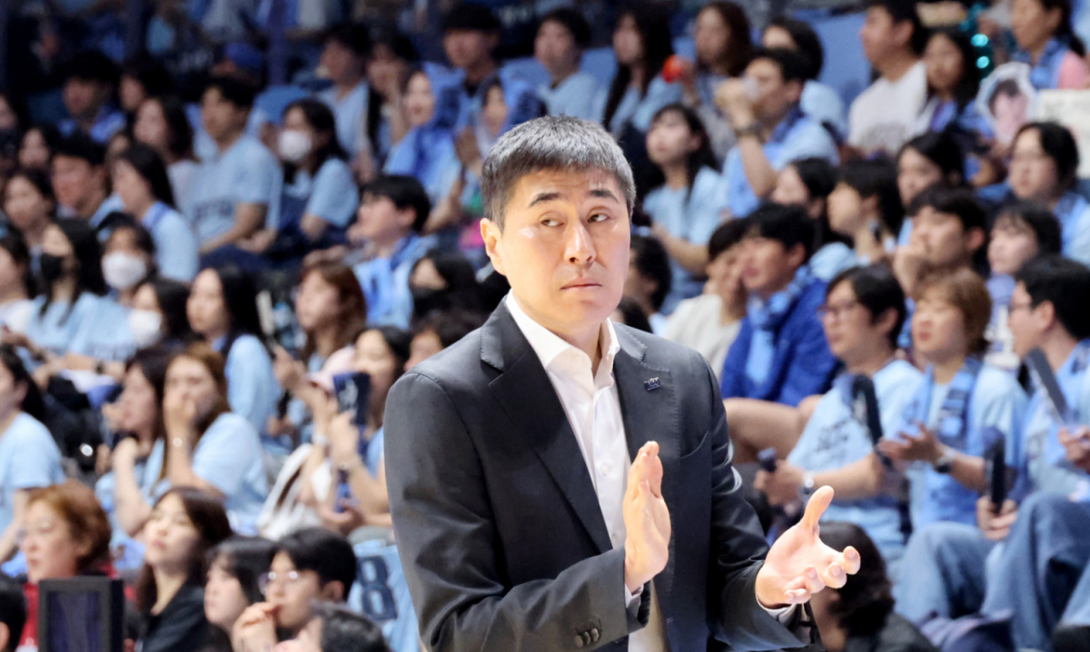 KCC 이상민감독이 13일 고양체육관에서 열린 LG전자 2025-2026 프로농구 챔피언결정전 고양소노와 부산KCC 5차전에서 선수들을 독려하고 있다. . 2026.05.13. KCC 이상민감독이 13일 고양체육관에서 열린 LG전자 2025-2026 프로농구 챔피언결정전 고양소노와 부산KCC 5차전에서 선수들을 독려하고 있다. . 2026.05.13. /사진=강영조 cameratalks@
