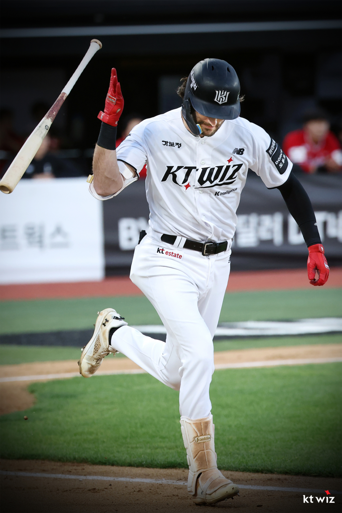 KT 힐리어드가 13일 SSG전 2회 투런 홈런을 터뜨리고 있다. /사진=KT 위즈