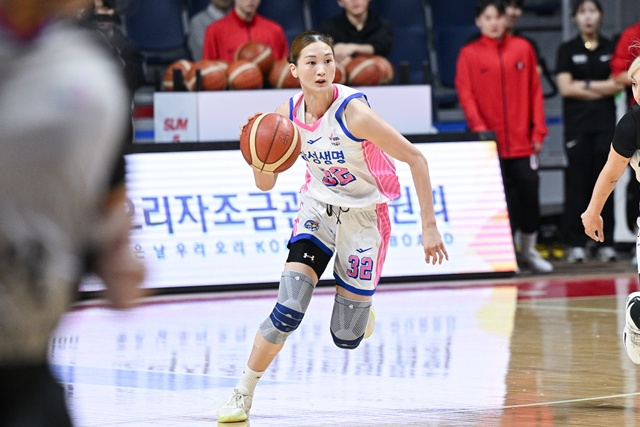 경기에 집중하는 윤예빈.  /사진=WKBL 제공