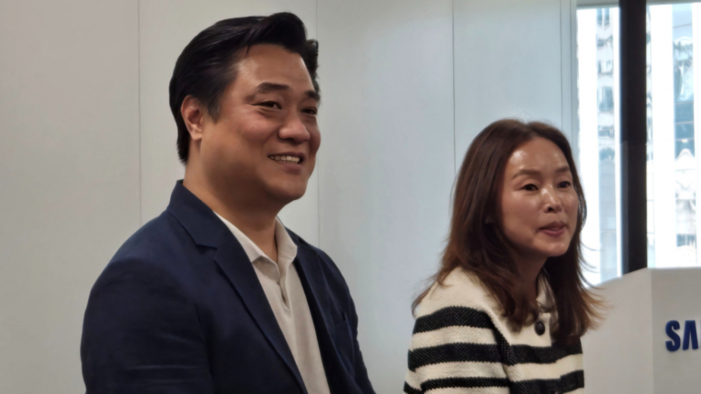 14일 서울 중구 태평로빌딩에서 열린 미디어브리핑에 참석한 최준일 MX사업부 디지털헬스팀 상무(좌)와 권은주 전 국가대표 마라톤 선./사진=이찬종 기자