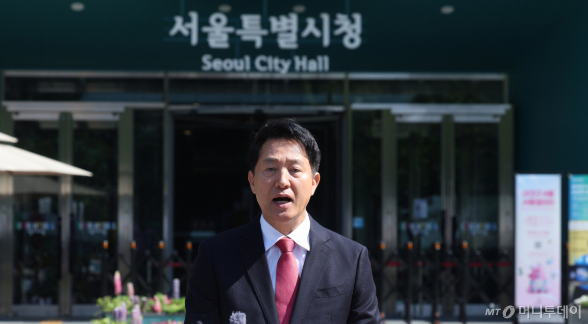 (서울=뉴스1) 박지혜 기자 = 오세훈 국민의힘 서울시장 후보가 14일 서울 중구 서울시청 앞에서 6·3 지방선거 대국민 호소 기자회견을 하고 있다. 2026.5.14/뉴스1  Copyright © 뉴스1. All rights reserved. 무단 전재 및 재배포,  AI학습 이용 금지. /사진=(서울=뉴스1) 박지혜 기자