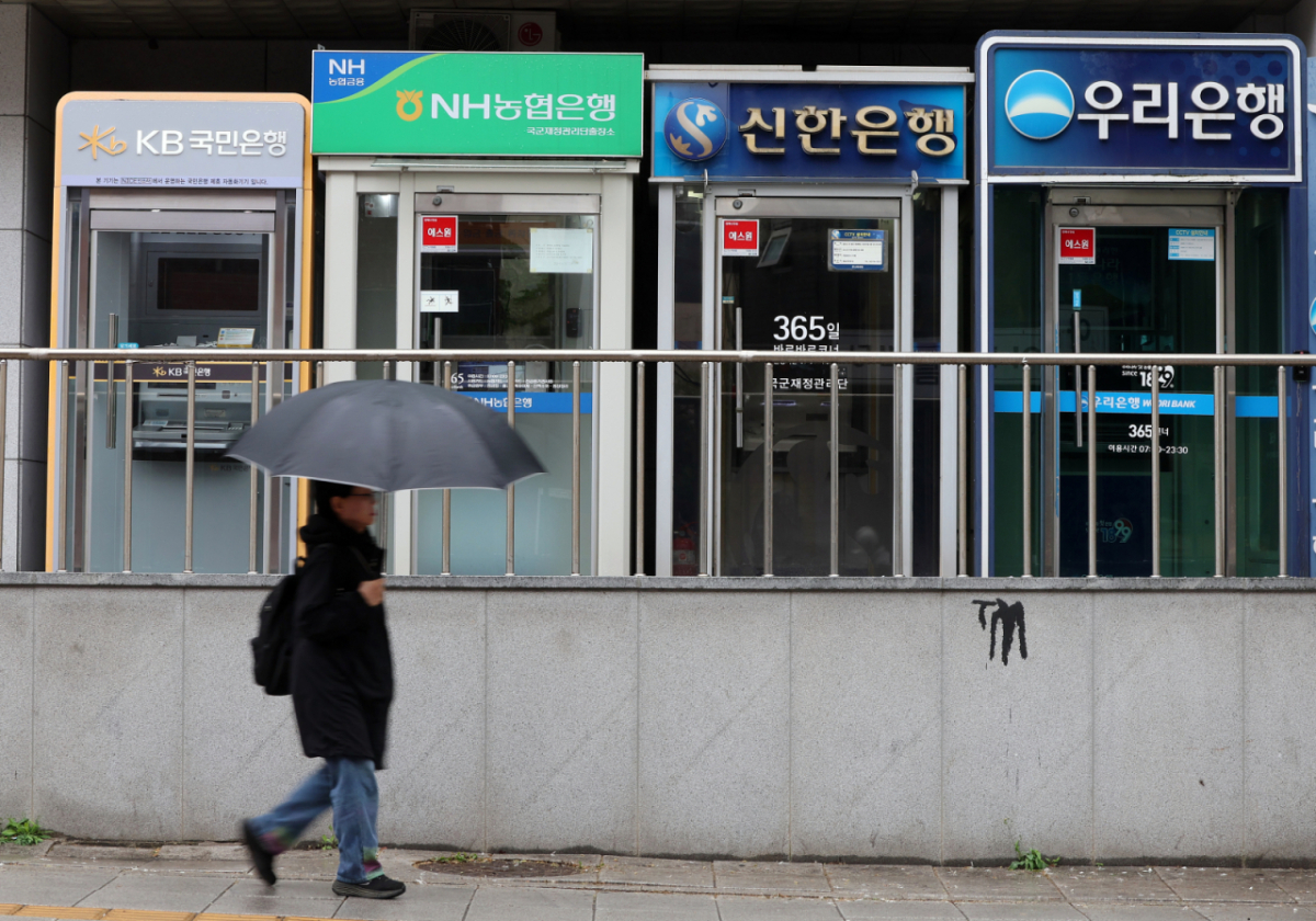 서울 도심에 설치된 은행 ATM기. /사진=뉴스1