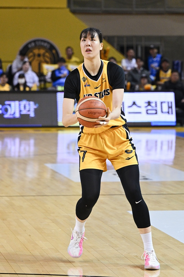 경기에 집중하는 박지수. /사진=WKBL 제공