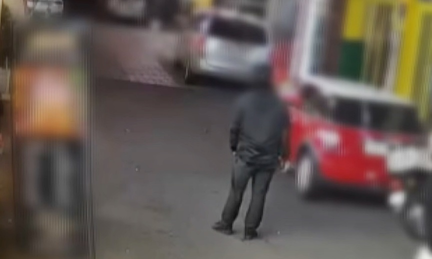 제주 한 고깃집을 찾은 남성이 혼자 식사한 뒤 담배를 피우는 척하다 계산 없이 떠났다는 사연이 전해졌다./사진=JTBC '사건반장'