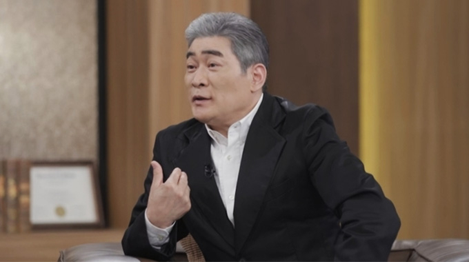 가수 편승엽(62)이 오는 16일 방송되는 MBN '김주하의 데이앤나잇'에서 2살 연하의 아내와의 4혼 사실을 고백한다. /사진=MBN '김주하의 데이앤나잇'