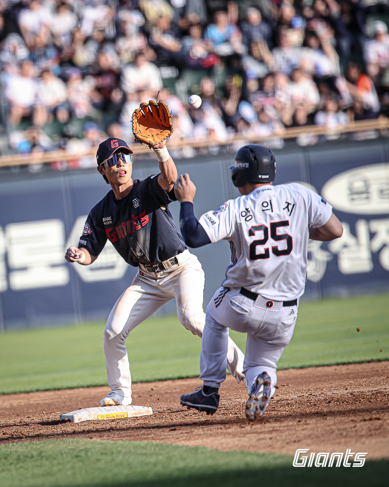 16일 두산 베어스와 롯데 자이언츠의 경기 모습. /사진=롯데 자이언츠 제공