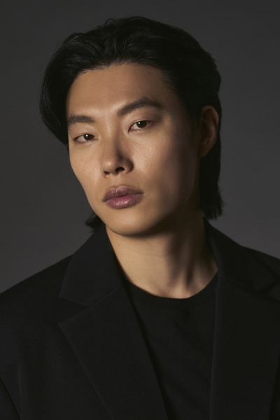 연상호 감독의 신작 영화 넷플릭스 '계시록'의 배우 류준열이 26일 진행된 인터뷰를 위해 포즈를 취하고 있다. /사진제공=넷플릭스