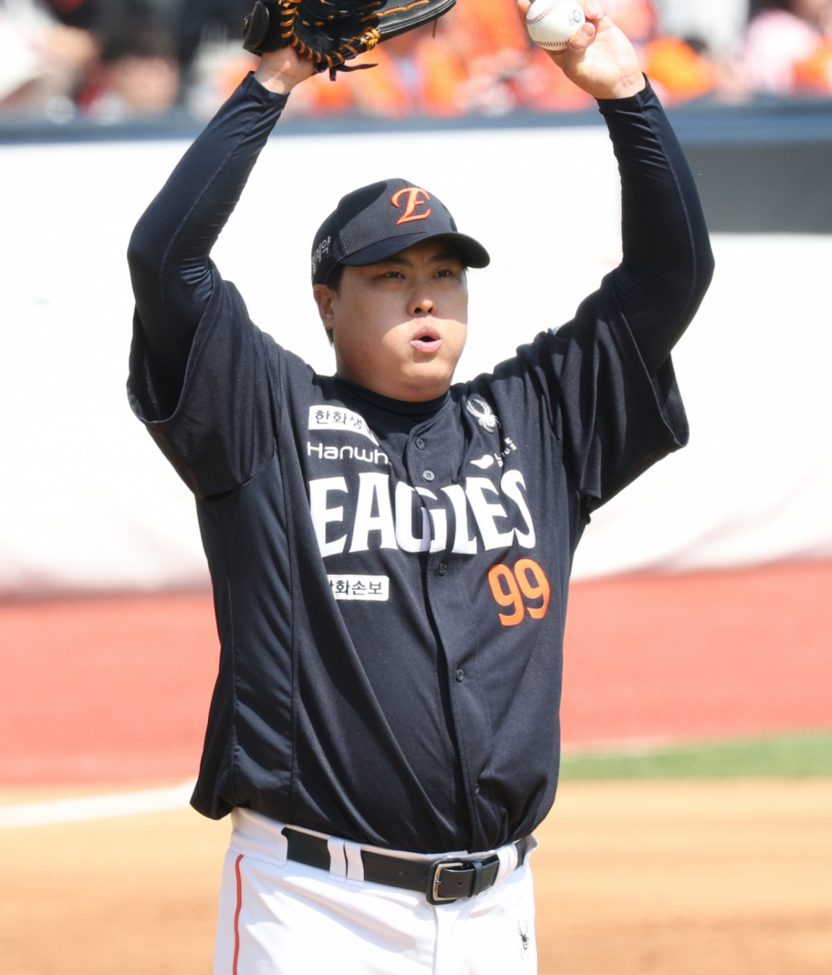 2026 신한 SOL Bank KBO리그 시범경기 KT 위즈 대 한화 이글스 경기가 17일 수원 KT위즈파크에서 열렸다.  한화 선발 류현진이 역투하고 있다. /사진=김진경 대기자