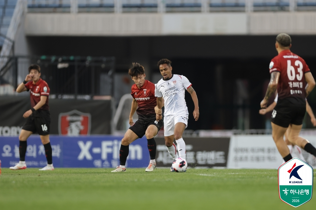 부천FC-포항 스틸러스 경기 장면. /사진=한국프로축구연맹 제공