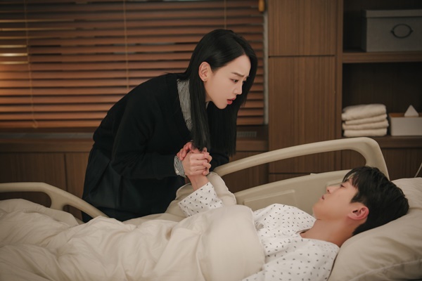 tvN 토일드라마 '은밀한 감사'의 신혜선과 공명./사진=tvN