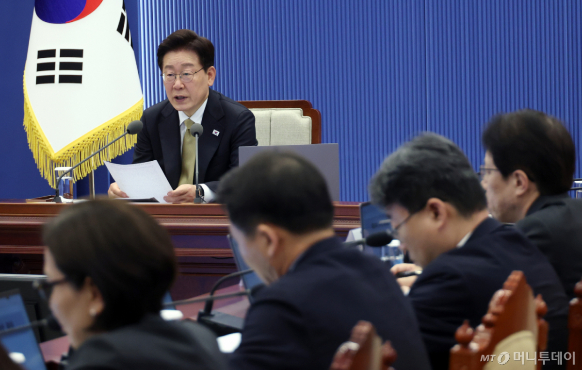 (서울=뉴스1) 허경 기자 = 이재명 대통령이 14일 청와대에서 열린 수석보좌관회의에서 발언하고 있다. (청와대통신사진기자단) 2026.5.14/뉴스1  Copyright © 뉴스1. All rights reserved. 무단 전재 및 재배포,  AI학습 이용 금지. /사진=(서울=뉴스1) 허경 기자