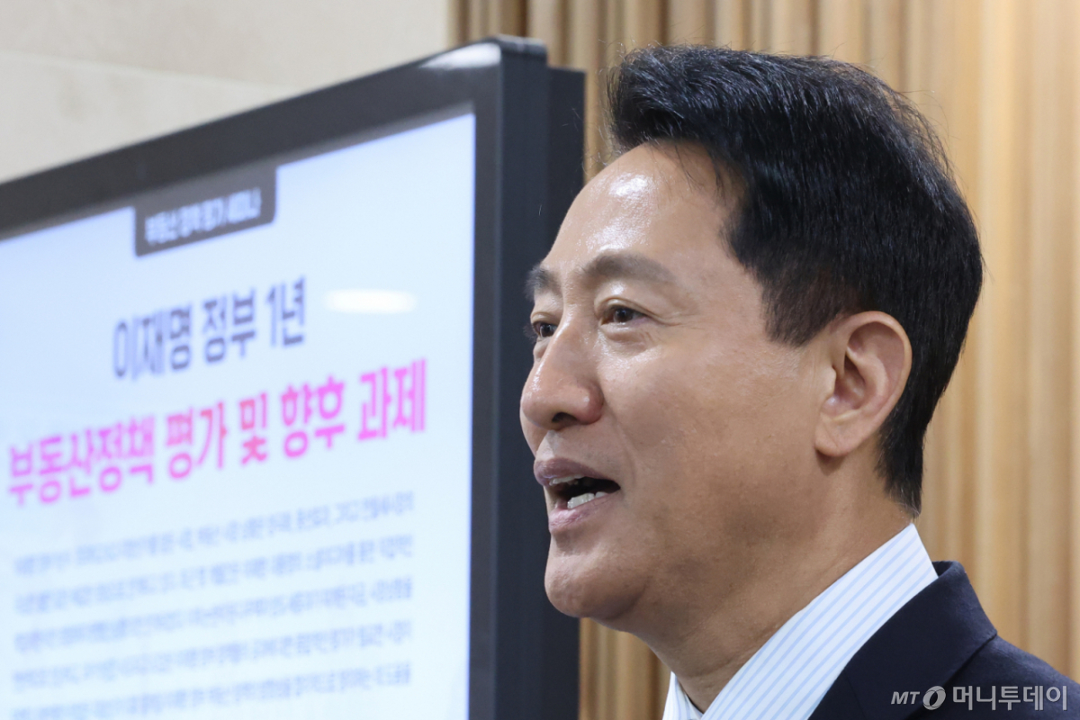 (서울=뉴스1) 신웅수 기자 = 오세훈 국민의힘 서울시장 후보가 18일 서울 여의도 국회 의원회관에서 열린 이재명 정부 1년 부동산정책 평가 및 향후 과제 세미나를 마친 후 GTX-A 삼성역 공사 철근 누락 문제 관련 취재진의 질의에 답변하고 있다. 2026.5.18/뉴스1  Copyright © 뉴스1. All rights reserved. 무단 전재 및 재배포,  AI학습 이용 금지. /사진=(서울=뉴스1) 신웅수 기자