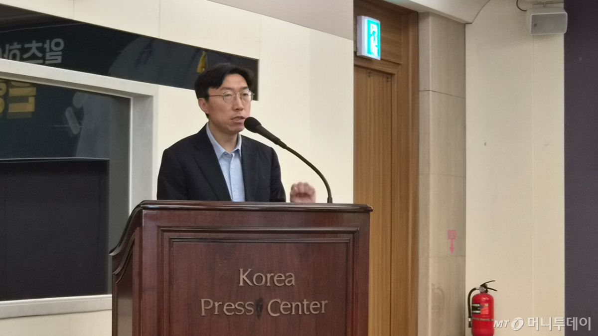 양영순 순천향대 천안병원 신경과 교수(대한치매학회 보험이사)는 18일 서울 중구 한국프레스센터에서 은행잎 추출물 연구 결과를 발표하고 있다./사진= 박미주 기자