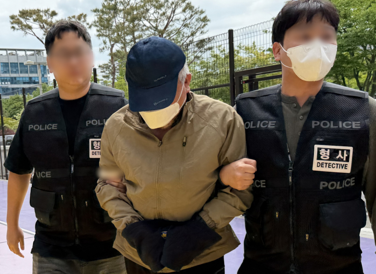 지난 9일 오전 5시쯤 충북 청주시 흥덕구 한 노래방에서 지인들에게 흉기를 휘둘러 1명을 숨지게 하고 1명을 다치게 한 혐의를 받는 60대 남성의 이름, 나이, 사진 등 신상정보가 오는 27일부터 30일간 공개된다. /사진=뉴스1