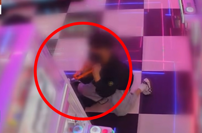 수도권 무인점포를 돌며 현금 수천만원을 절도한 10대 일당이 법망을 피해 범행을 이어가고 있다. 누적된 피해액은 1억원이 넘는 것으로 전해졌다. /사진=JTBC '사건반장'