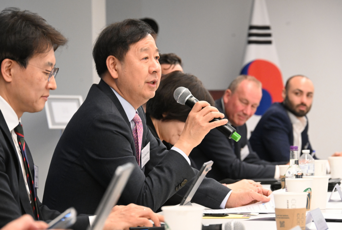 구윤철 부총리 겸 재정경제부 장관이 18일(현지시간) 영국 런던에 위치한 주영국 대한민국 대사관에서 열린 '런던 한국경제 투자설명회(IR)에서 발언하고 있다/사진제공=재경부