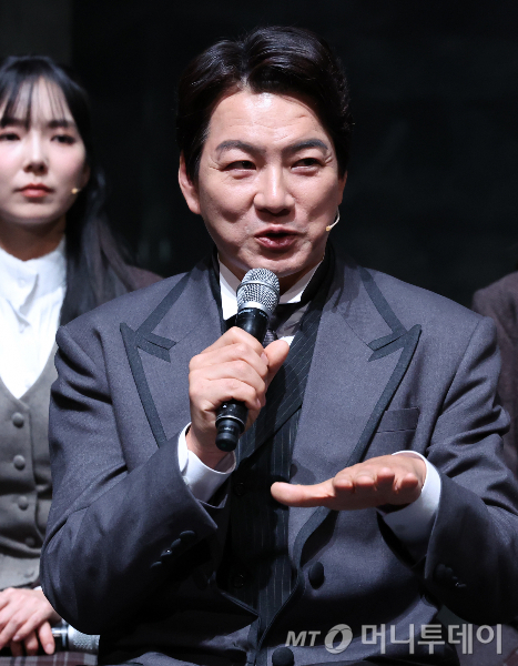 배우 송일국이 중학교 2학년이 된 삼둥이의 근황을 전했다. /사진=머니투데이 DB