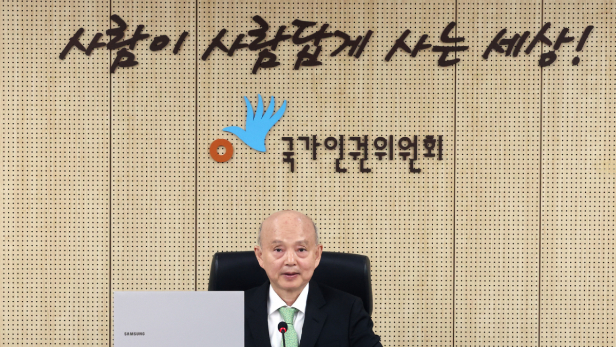 안창호 국가인권위원장이 지난 7일 서울 중구 국가인권위원회 전원회의실에서 열린 제14차 상임위원회를 주재하고 있다./사진=뉴시스