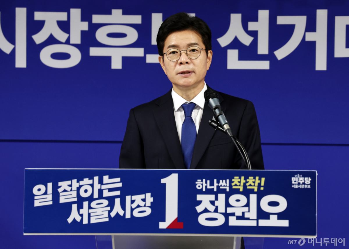 (서울=뉴스1) 구윤성 기자 = 정원오 더불어민주당 서울시장 후보가 19일 오전 서울 중구 선거사무실에서 열린 제3차 선거대책위원회 회의에서 모두발언을 하고 있다. 2026.5.19/뉴스1 Copyright © 뉴스1. All rights reserved. 무단 전재 및 재배포, AI학습 이용 금지. /사진=(서울=뉴스1) 구윤성 기자